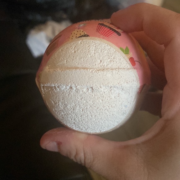 Cupcake Bath Bomb New sealed made in USA - Picture 5 of 5